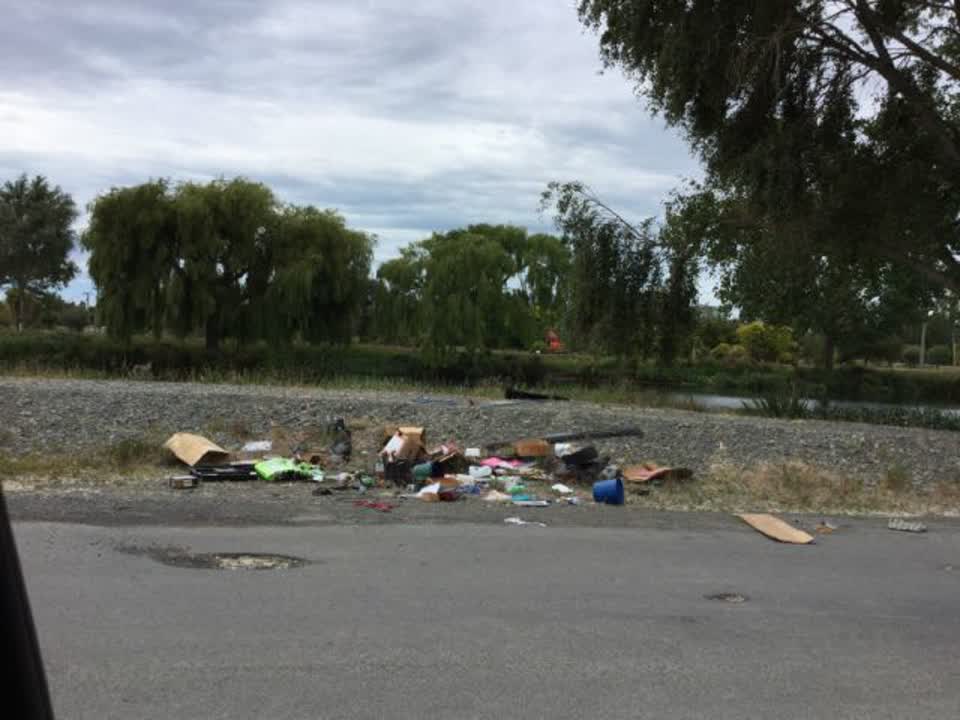 The photograph attached to this rubbish/recycling report