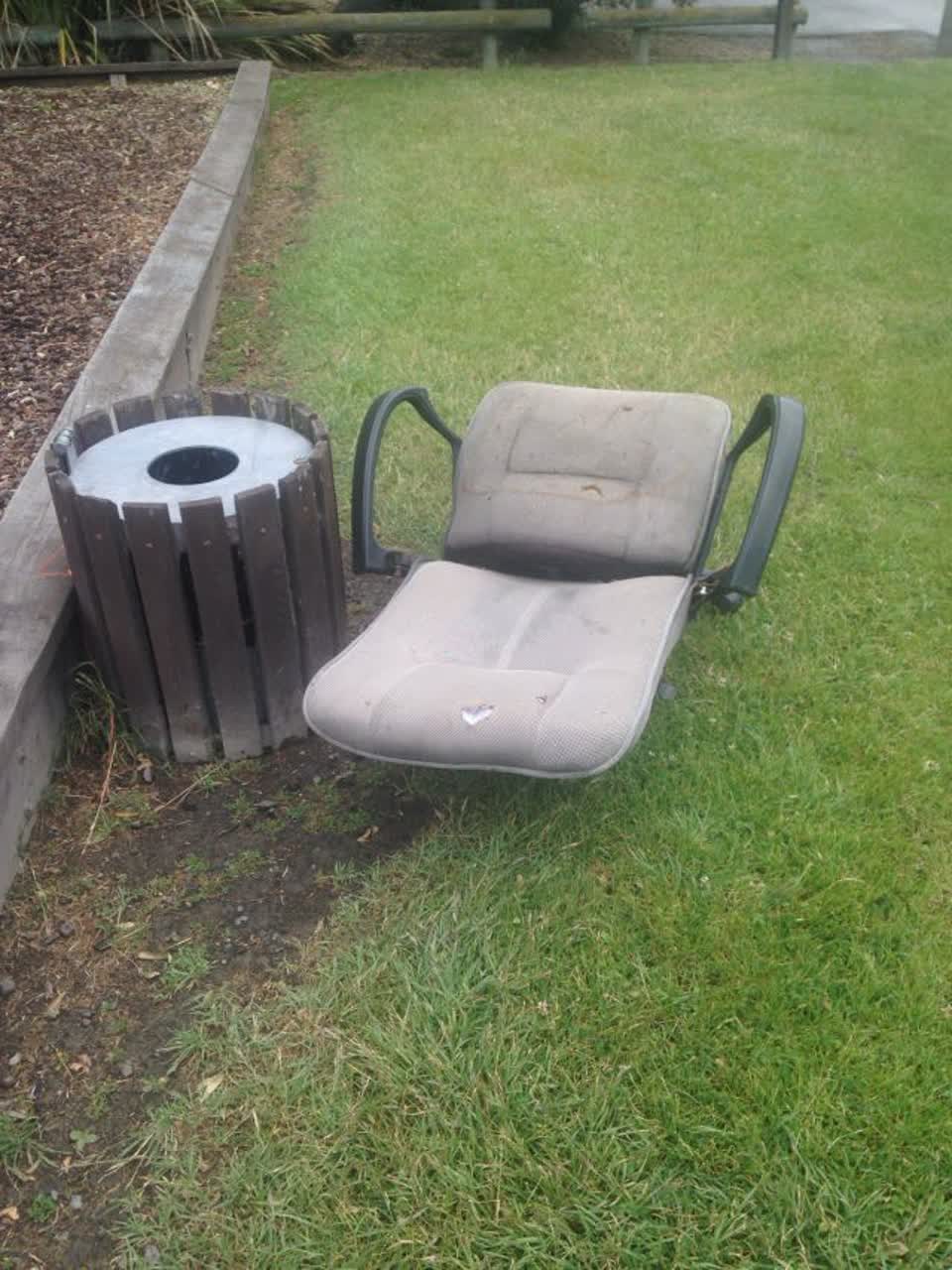 The photograph attached to this rubbish/recycling report