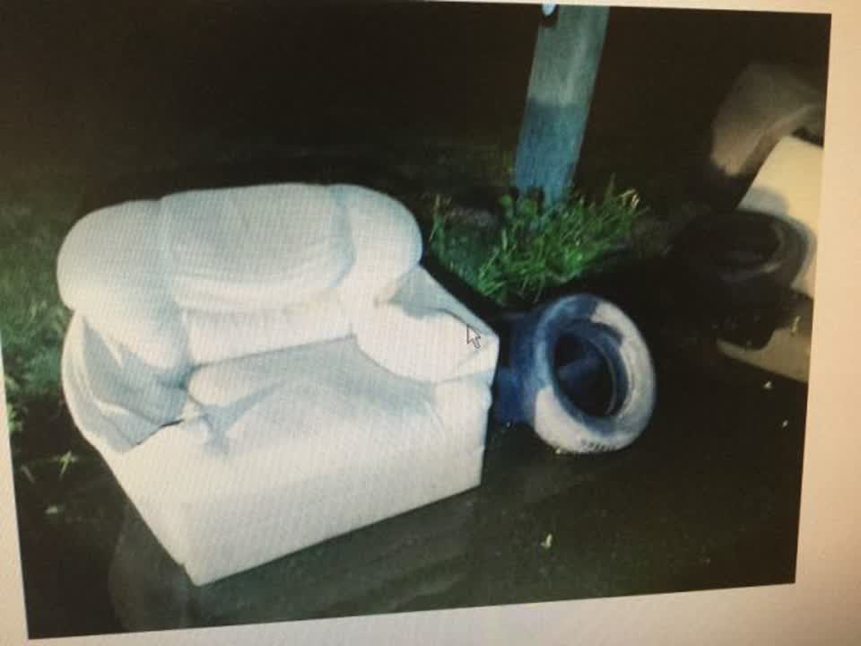 The photograph attached to this rubbish/recycling report