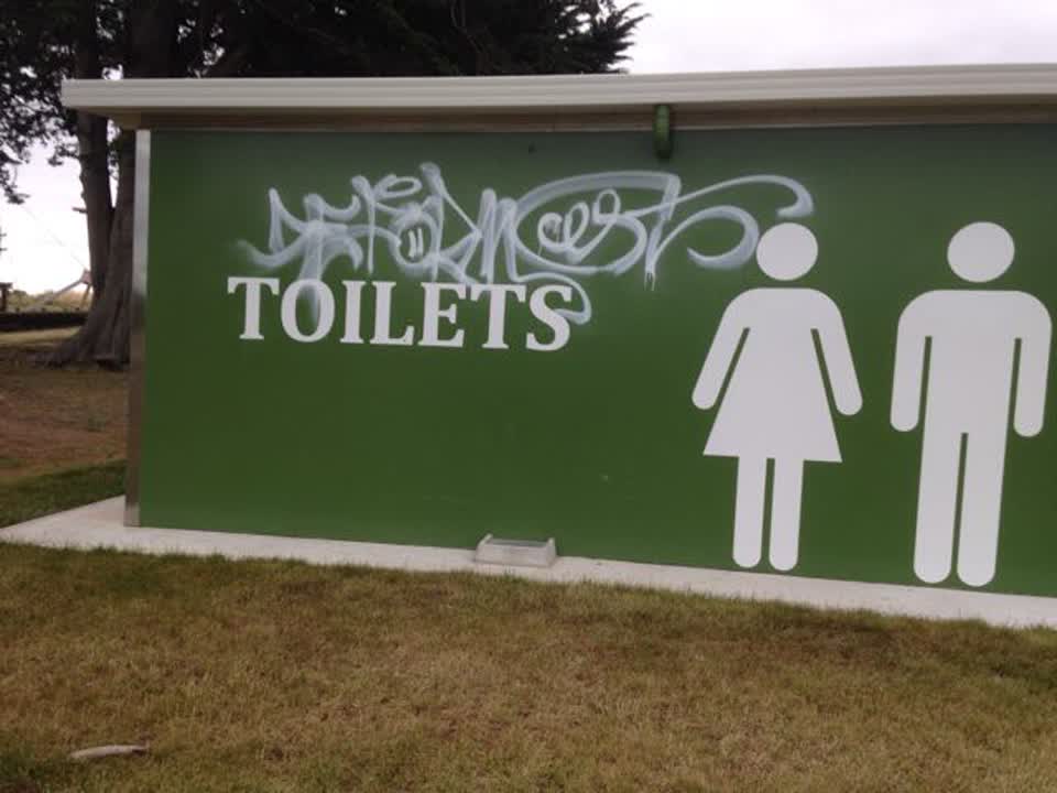 The photograph attached to this graffiti report