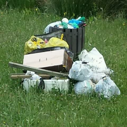 Rubbish/Recycling, a report photo