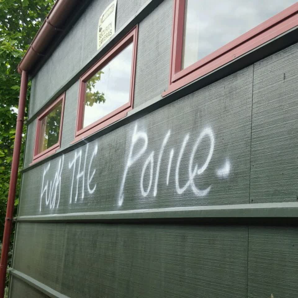 The photograph attached to this graffiti report