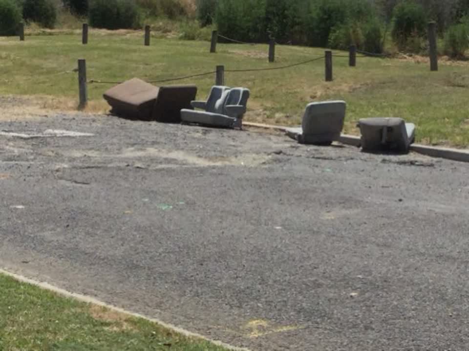The photograph attached to this rubbish/recycling report