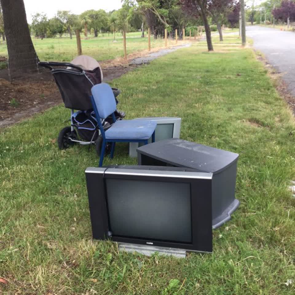 The photograph attached to this rubbish/recycling report