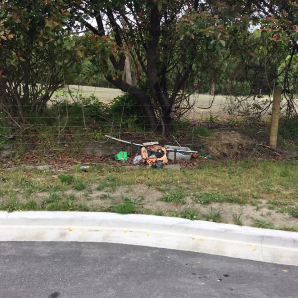 The photograph attached to this rubbish/recycling report
