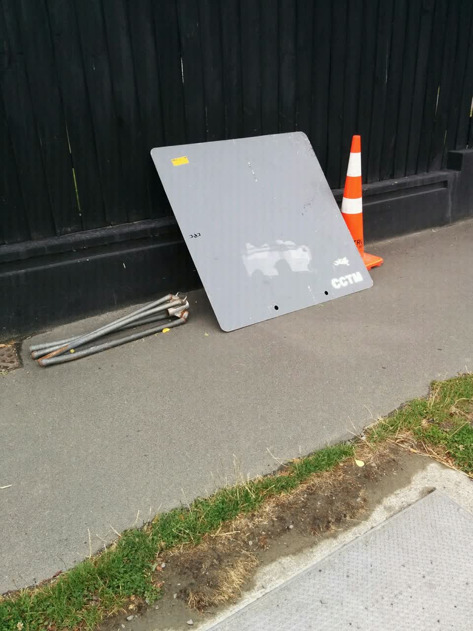 The photograph attached to this roading/streets report