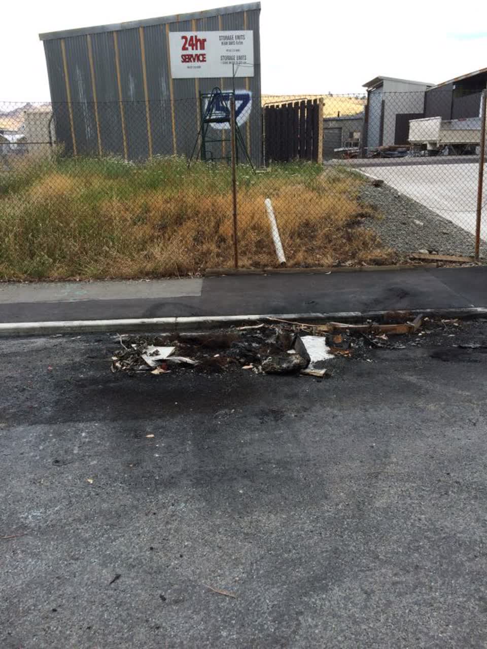 The photograph attached to this rubbish/recycling report