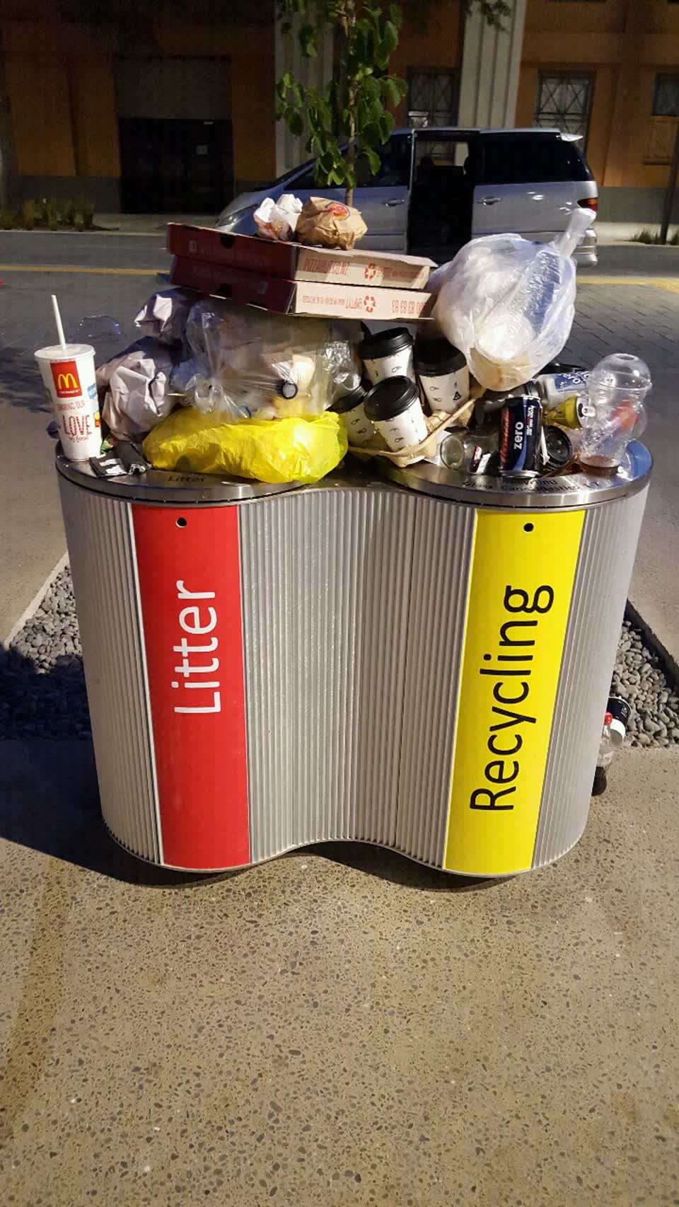 The photograph attached to this rubbish/recycling report