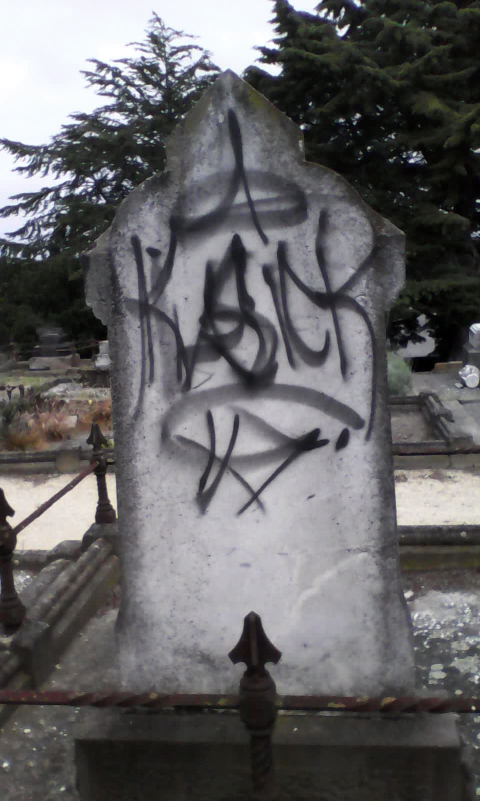 The photograph attached to this graffiti report