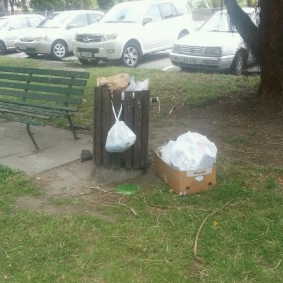 The photograph attached to this rubbish/recycling report