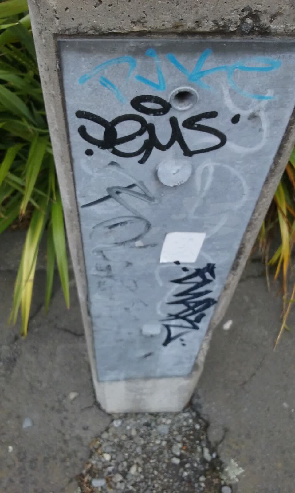 The photograph attached to this graffiti report
