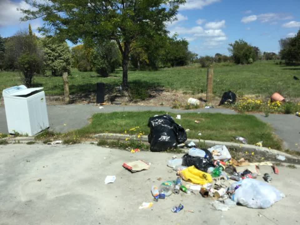 The photograph attached to this rubbish/recycling report