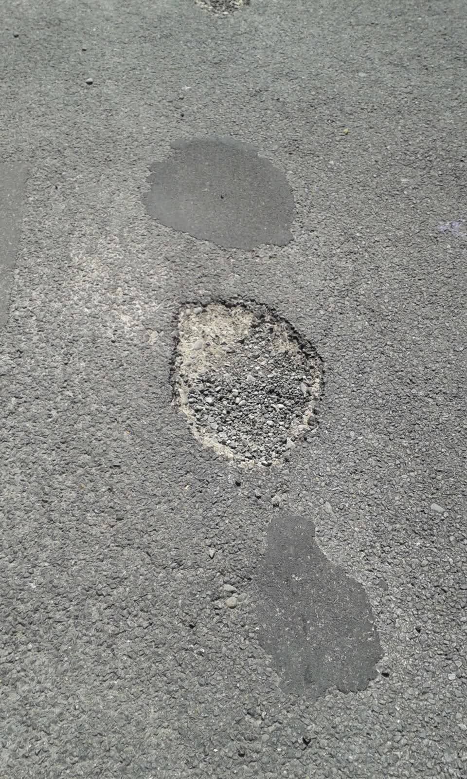 The photograph attached to this roading/streets report