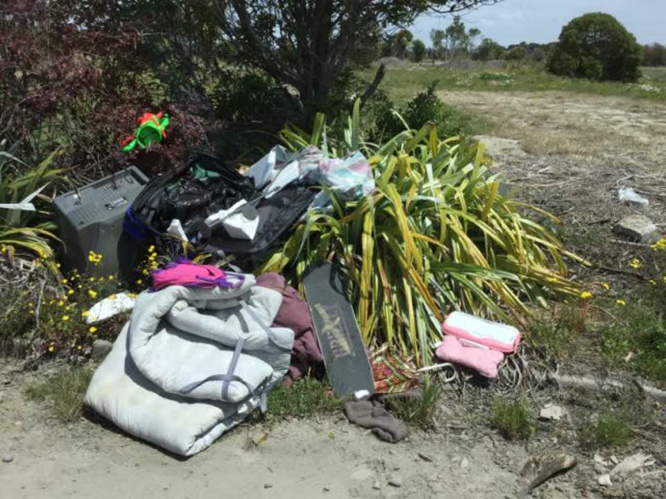 The photograph attached to this rubbish/recycling report