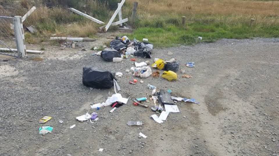 The photograph attached to this rubbish/recycling report