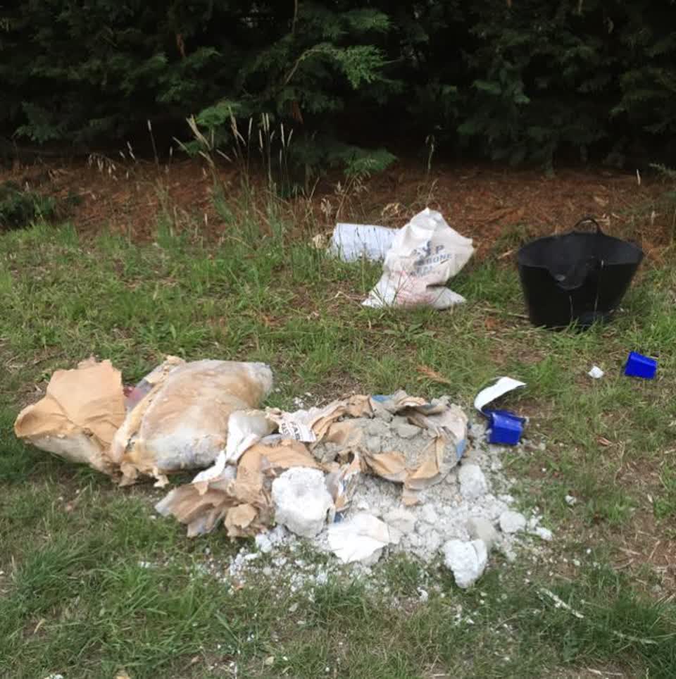The photograph attached to this rubbish/recycling report