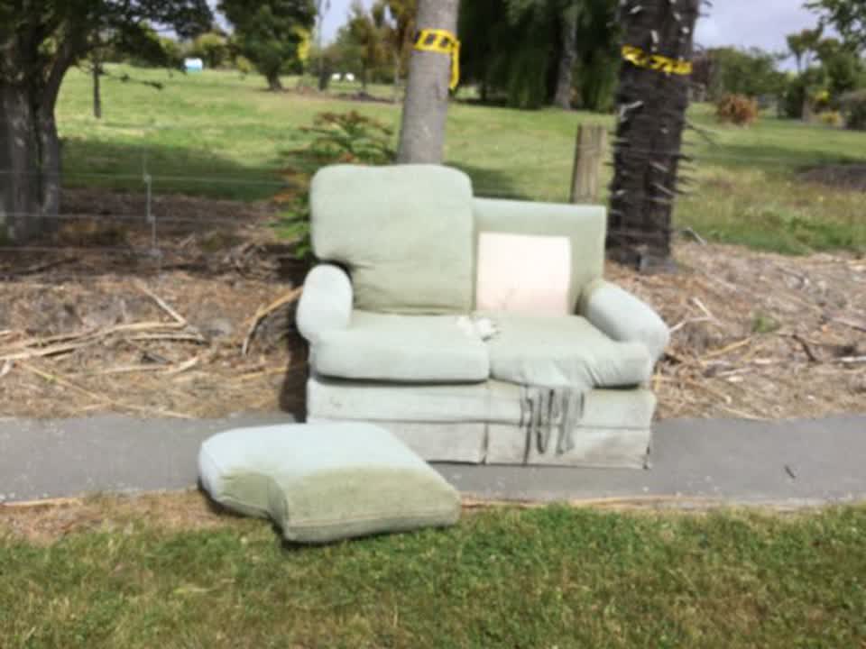 The photograph attached to this rubbish/recycling report