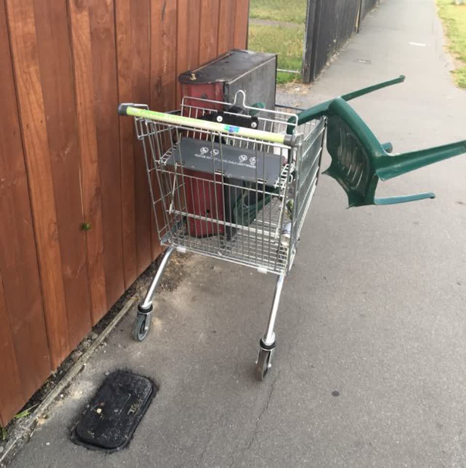The photograph attached to this rubbish/recycling report
