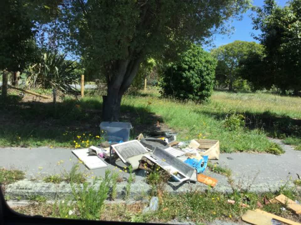 The photograph attached to this rubbish/recycling report