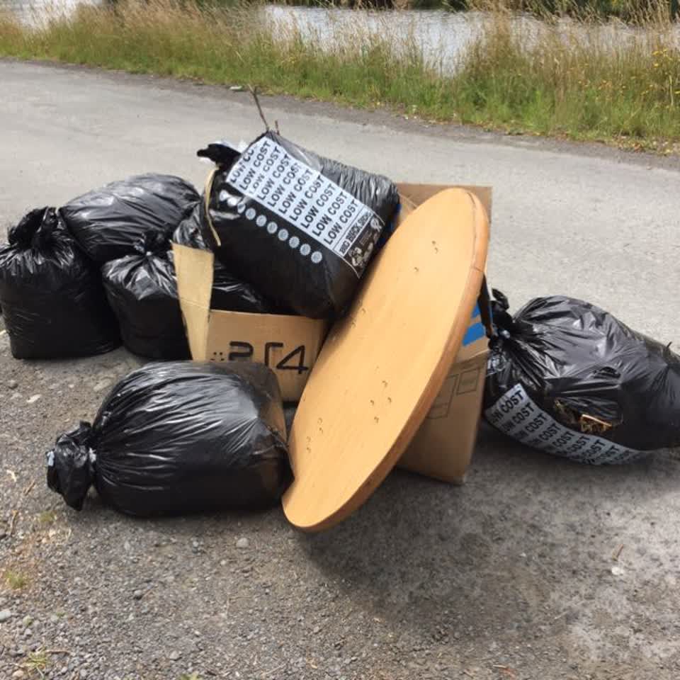 The photograph attached to this rubbish/recycling report