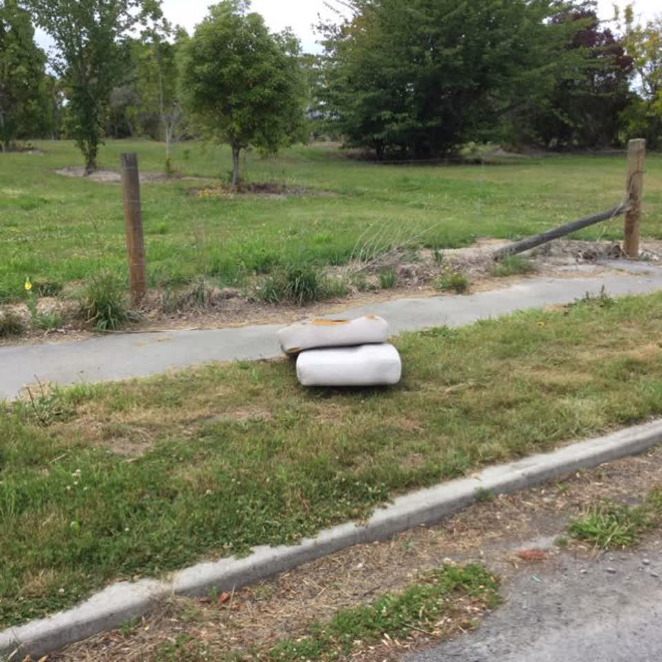 The photograph attached to this rubbish/recycling report