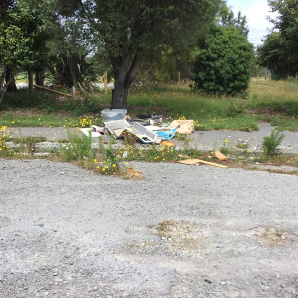 The photograph attached to this rubbish/recycling report
