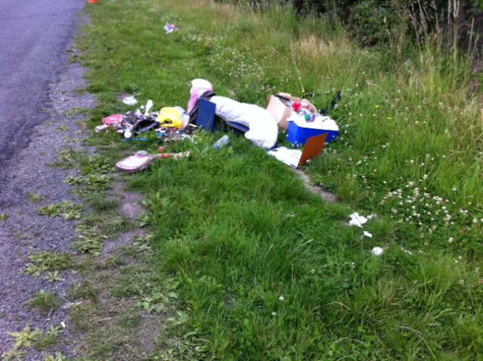 The photograph attached to this rubbish/recycling report