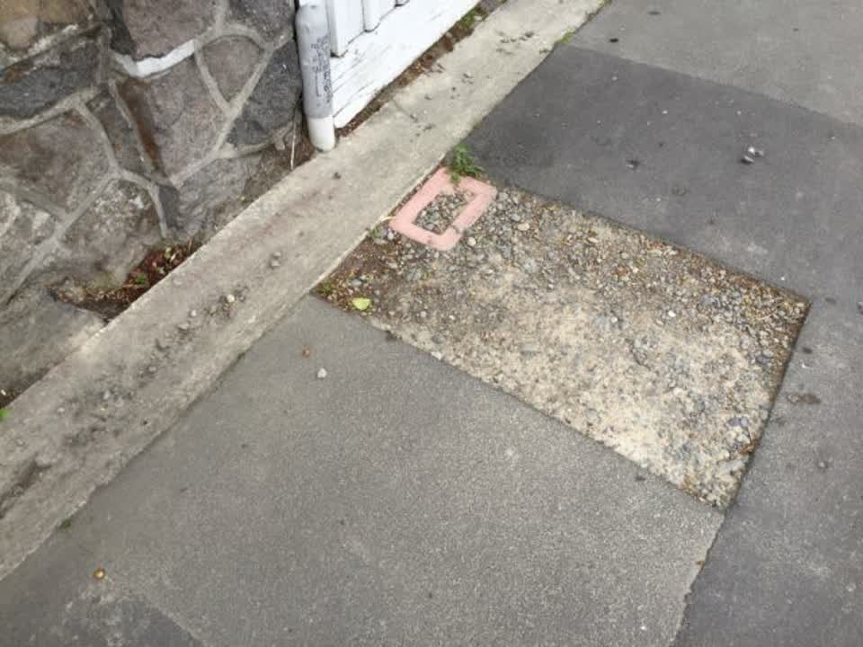 The photograph attached to this roading/streets report
