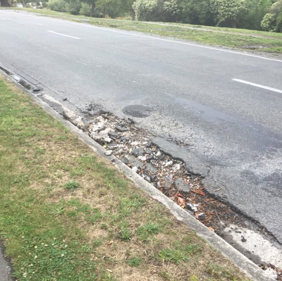 The photograph attached to this roading/streets report