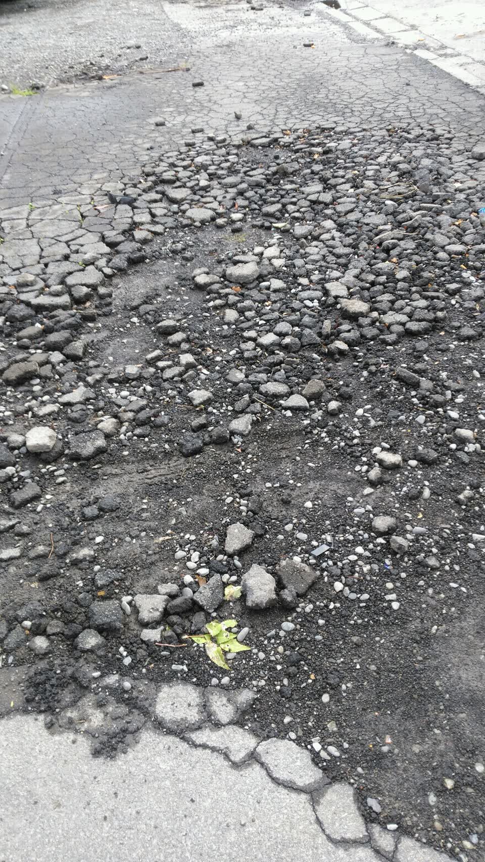The photograph attached to this roading/streets report