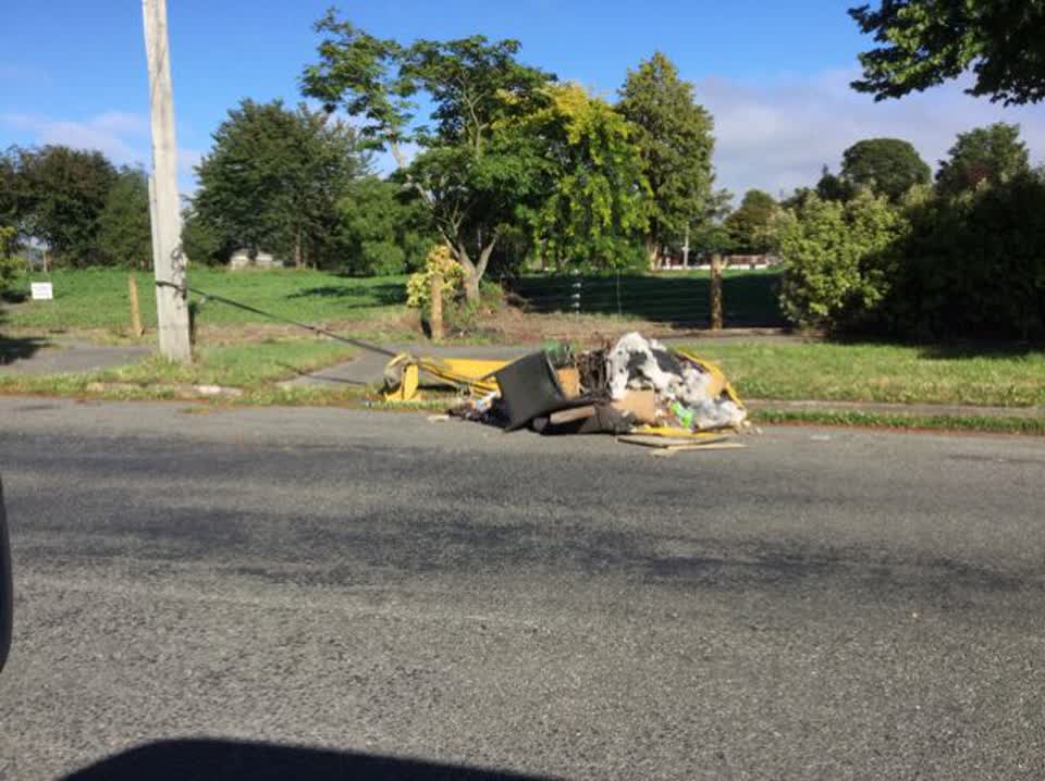 The photograph attached to this rubbish/recycling report