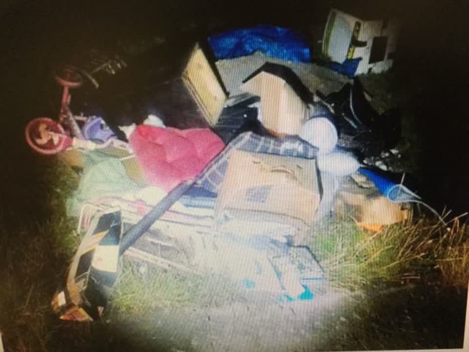 The photograph attached to this rubbish/recycling report
