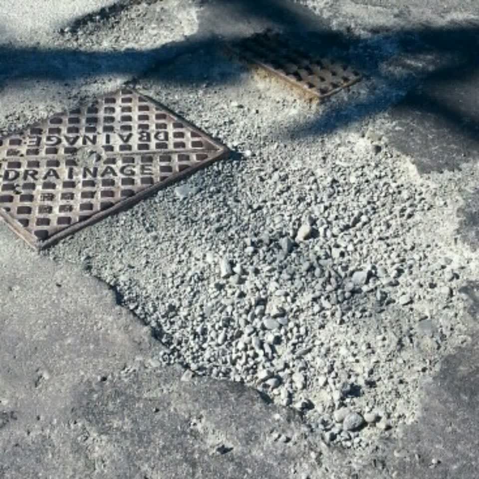 The photograph attached to this roading/streets report