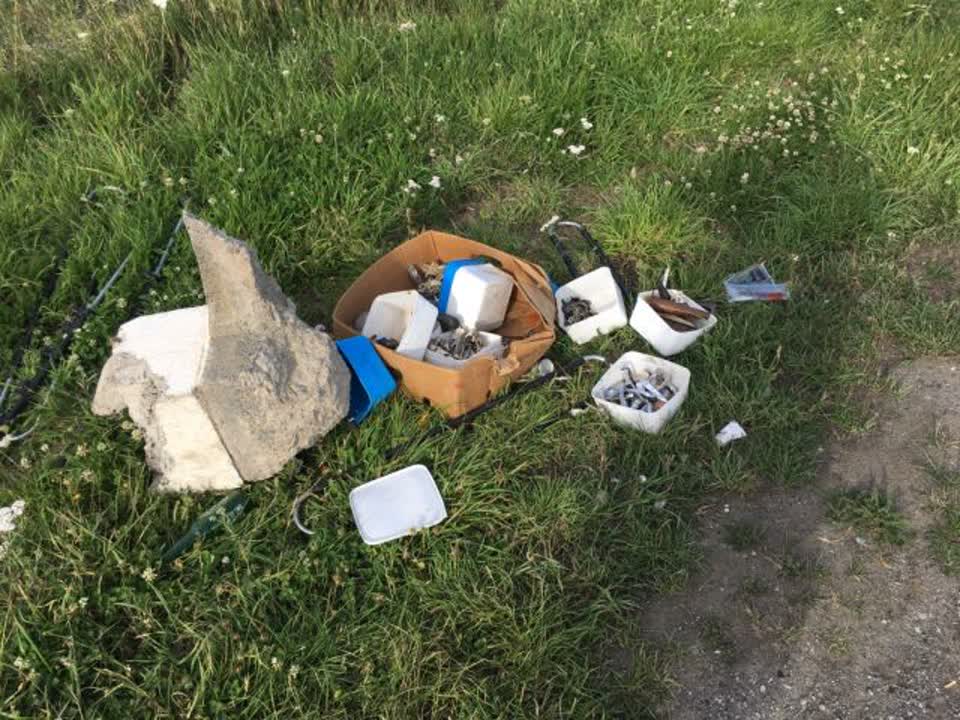 The photograph attached to this rubbish/recycling report