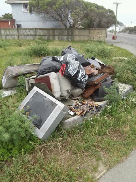 Rubbish/Recycling, a report photo