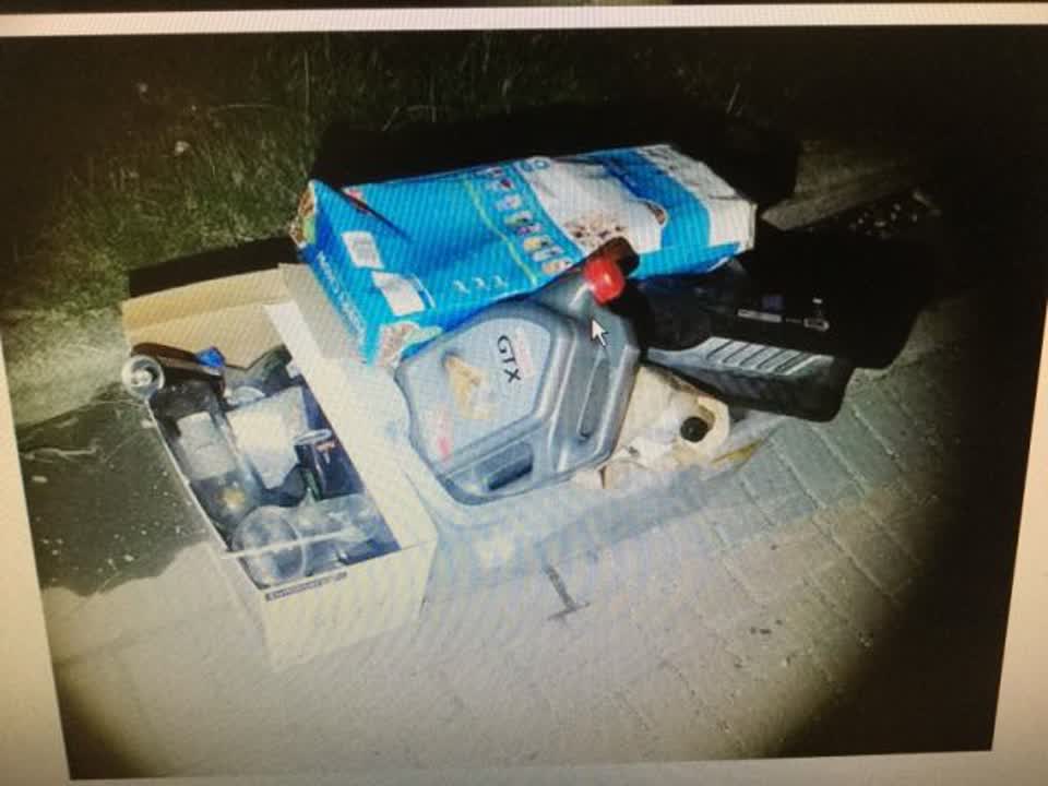 The photograph attached to this rubbish/recycling report