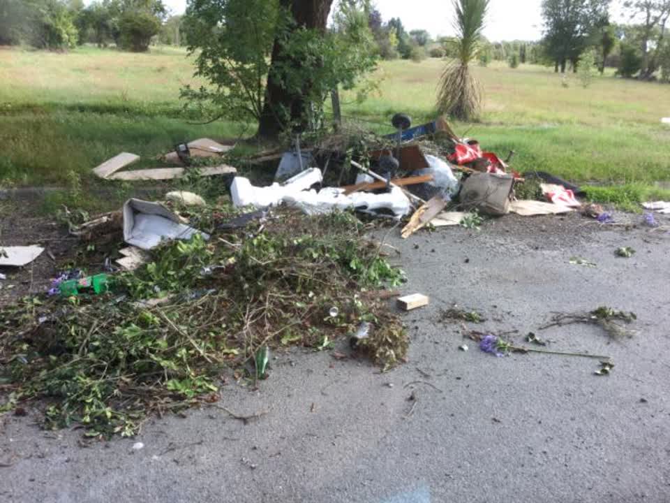 The photograph attached to this rubbish/recycling report
