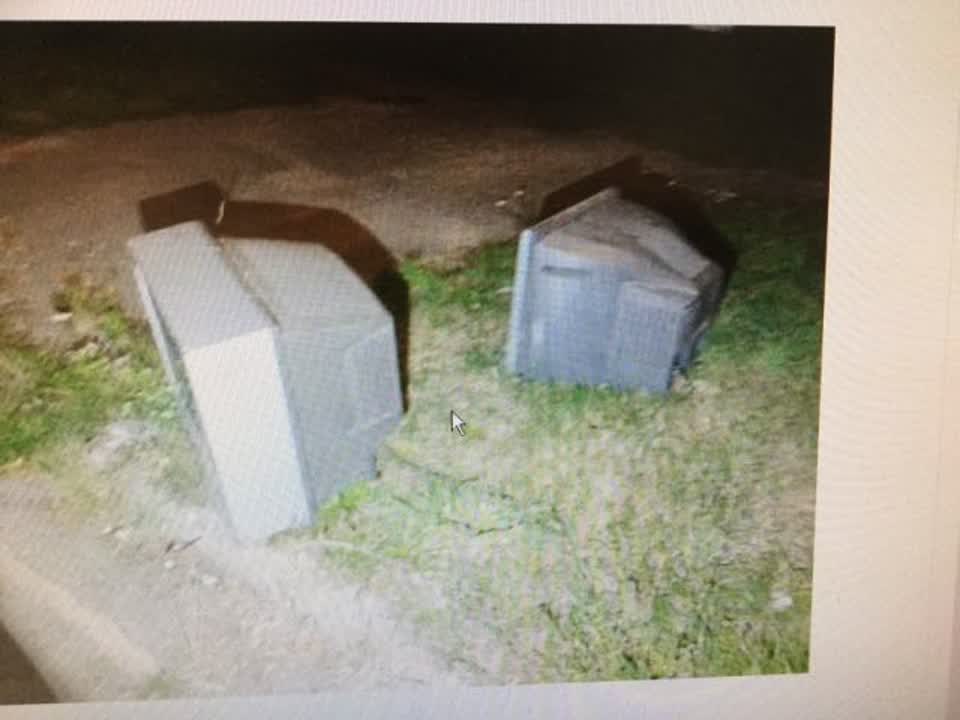 The photograph attached to this rubbish/recycling report