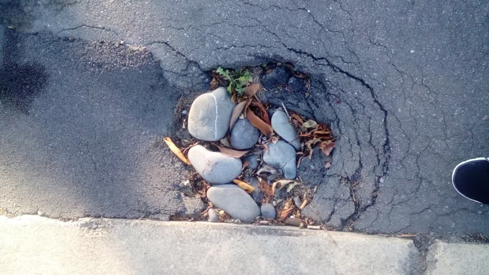 The photograph attached to this roading/streets report