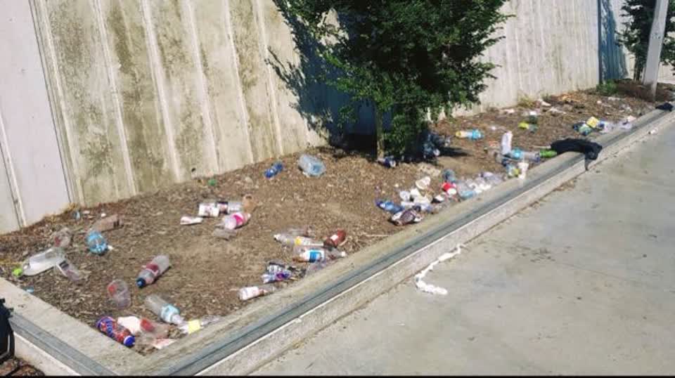 The photograph attached to this rubbish/recycling report