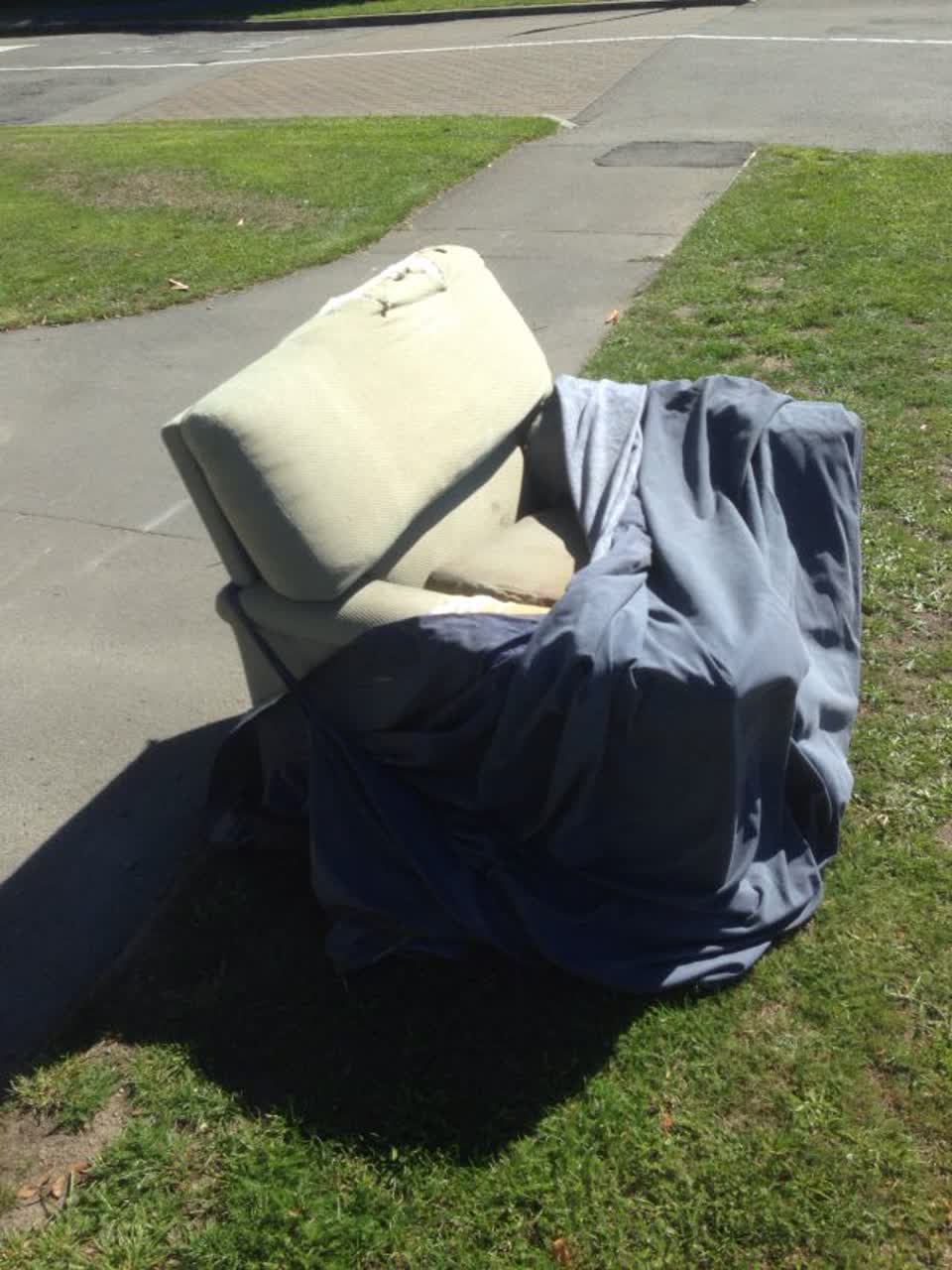 The photograph attached to this rubbish/recycling report