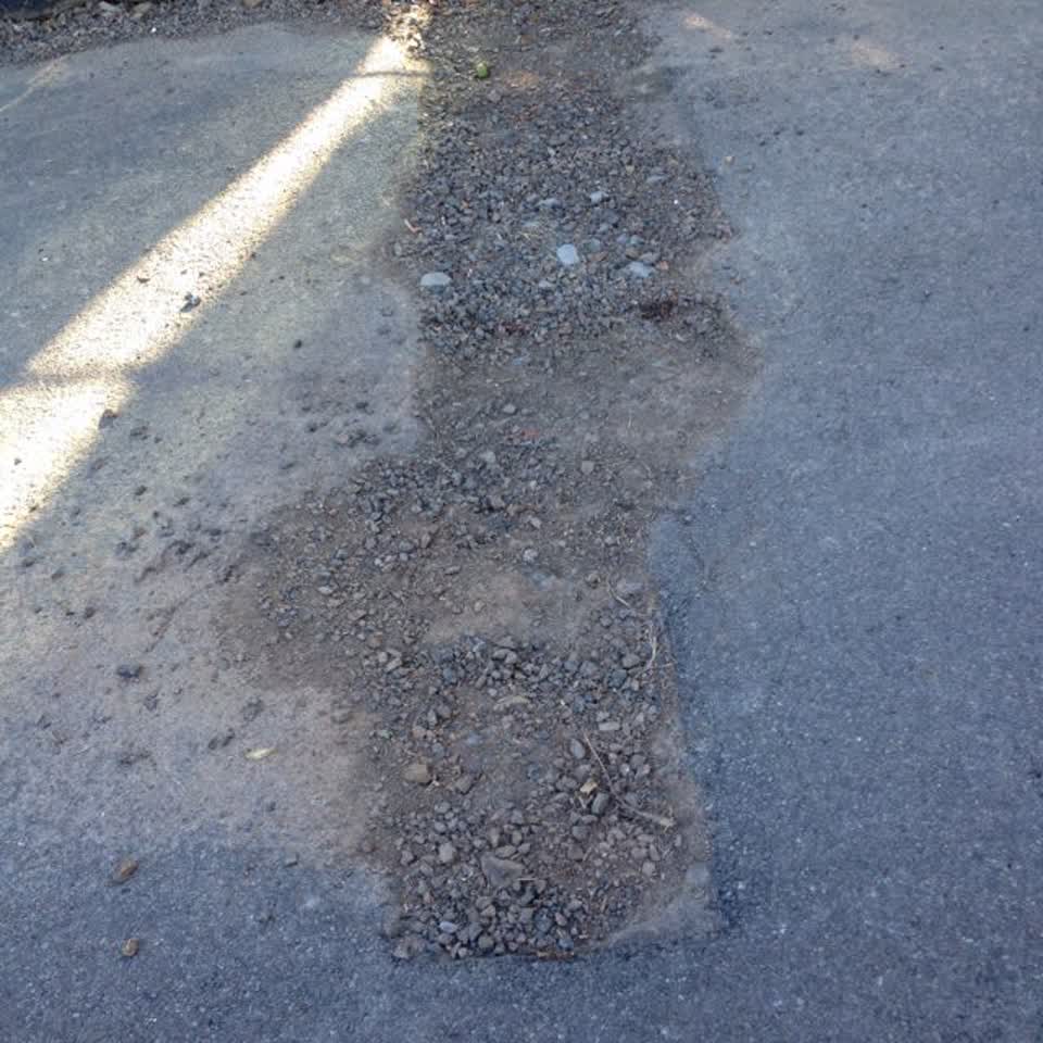 The photograph attached to this roading/streets report