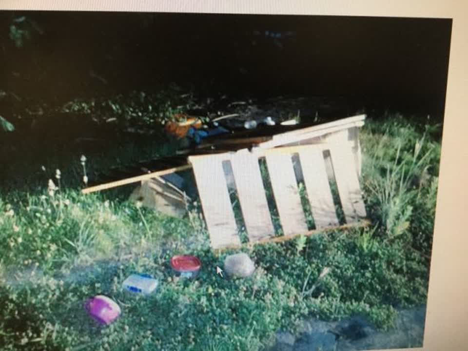 The photograph attached to this rubbish/recycling report