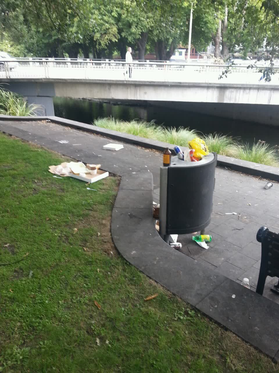 The photograph attached to this rubbish/recycling report
