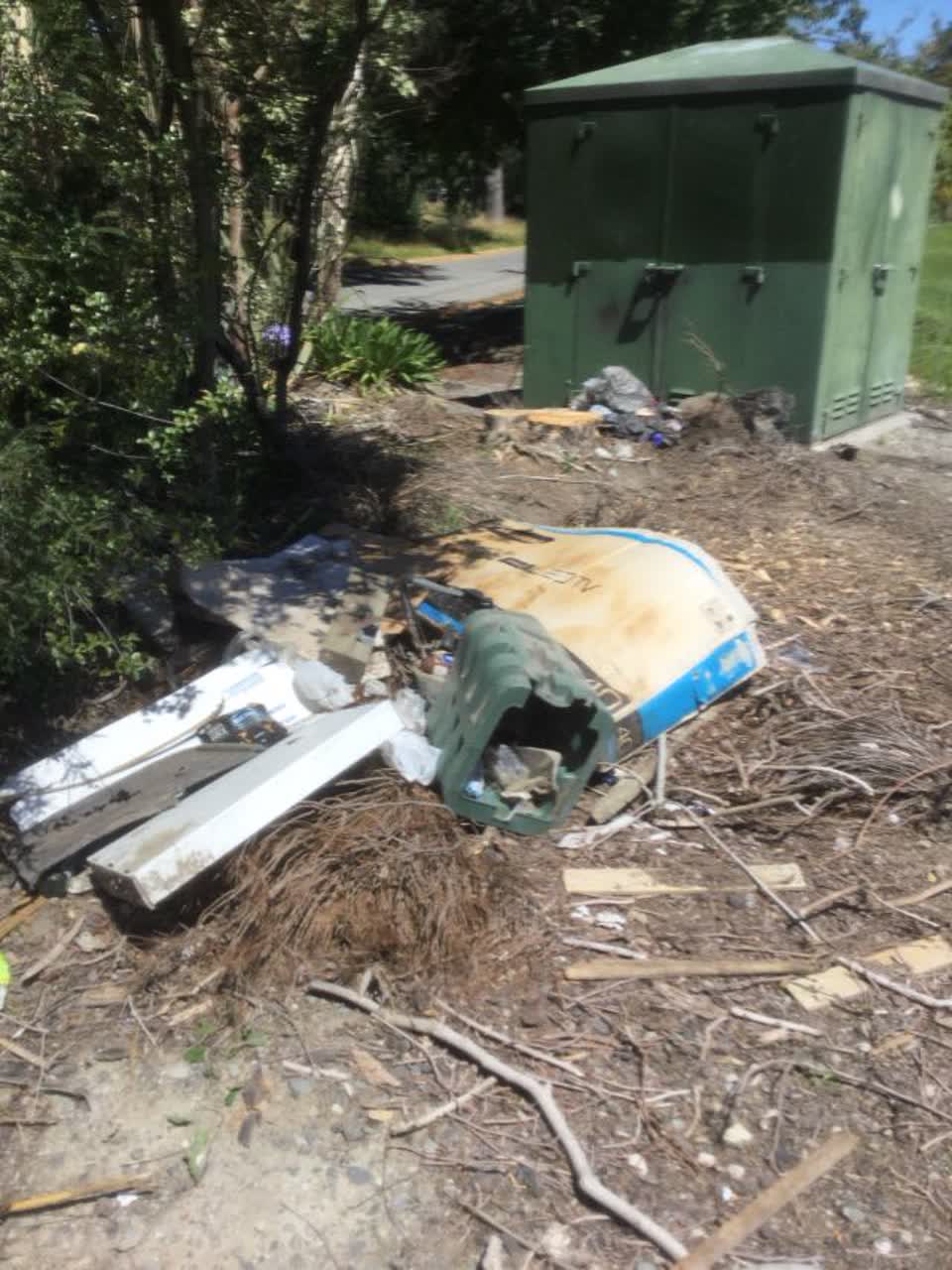 The photograph attached to this rubbish/recycling report