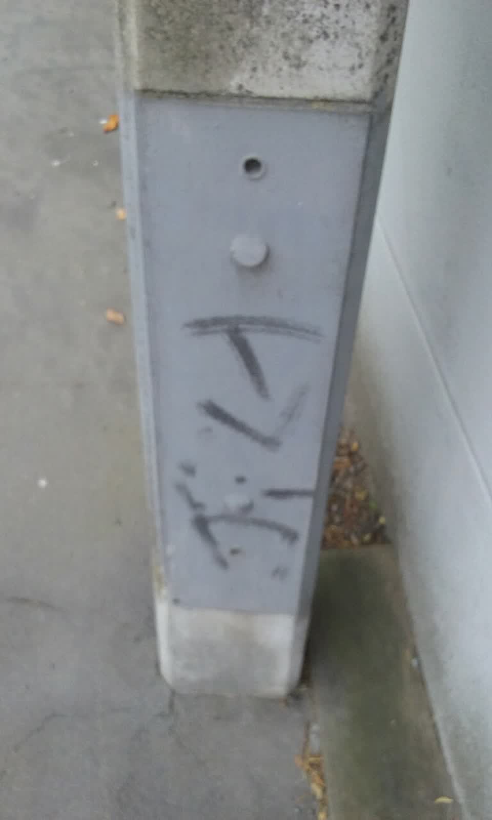 The photograph attached to this graffiti report