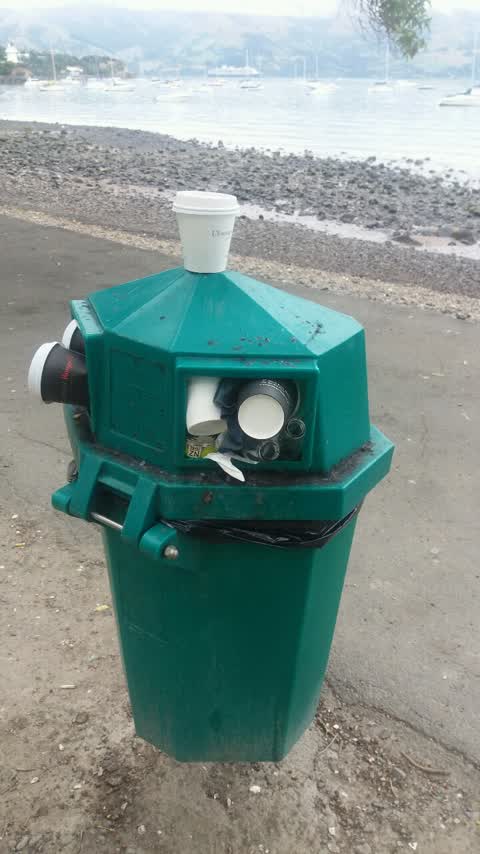 Rubbish/Recycling, a report photo
