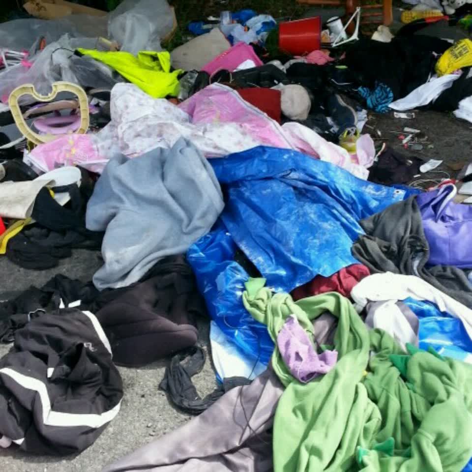 The photograph attached to this rubbish/recycling report