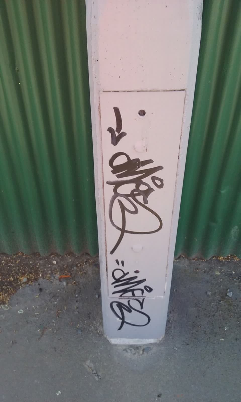The photograph attached to this graffiti report