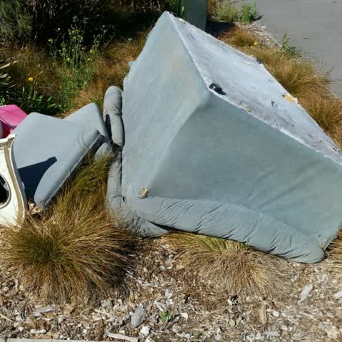 Rubbish/Recycling, a report photo